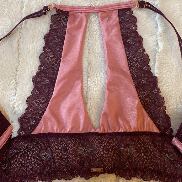 VS/PINK 32D Bra Bundle - Picture 5 of 6
